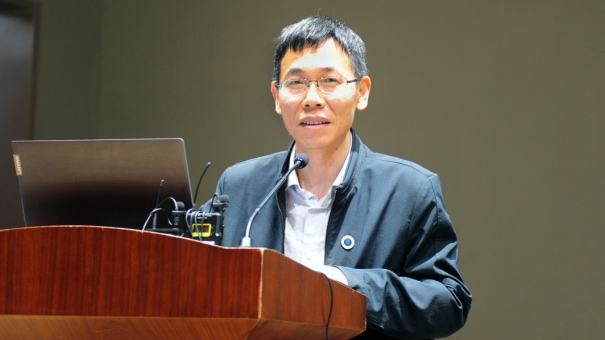 学员进行工作研讨王小梅主持会议;李静,高斌与学员进行工作研讨孙维杰